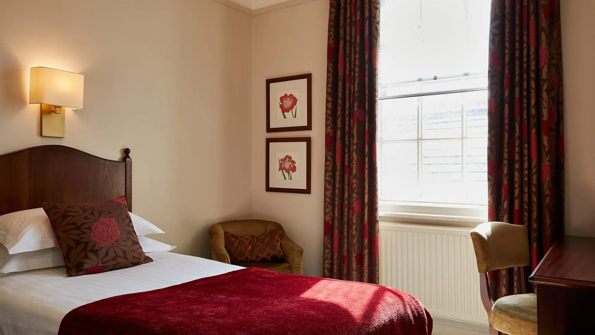 Macdonald New Blossoms Hotel Chester 4*,