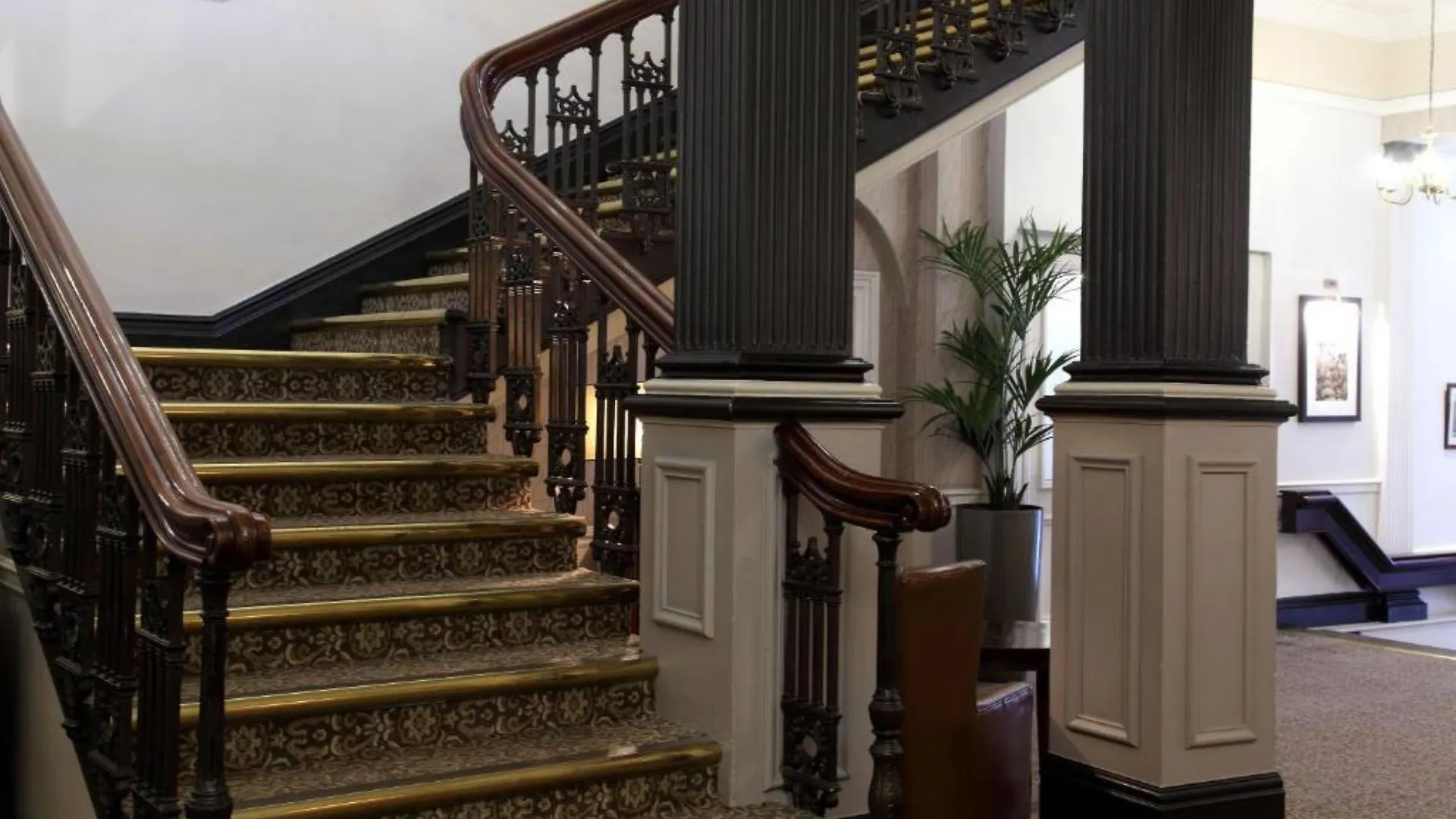 Macdonald New Blossoms Hotel Chester 4*,